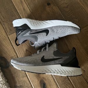 Nike odyssey size 7